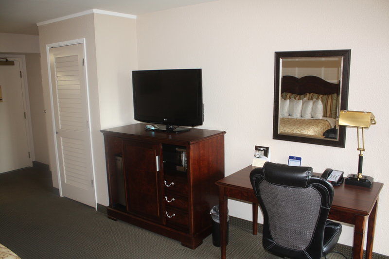 Western At The Vines Hotel 3*